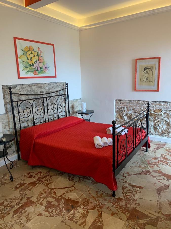 B&B Villa Delle Rondini ヴィボ・バレンティア・マリーナ エクステリア 写真