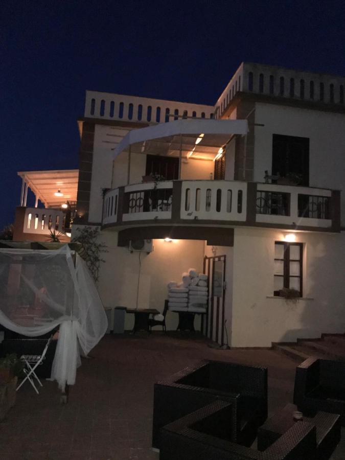 B&B Villa Delle Rondini ヴィボ・バレンティア・マリーナ エクステリア 写真