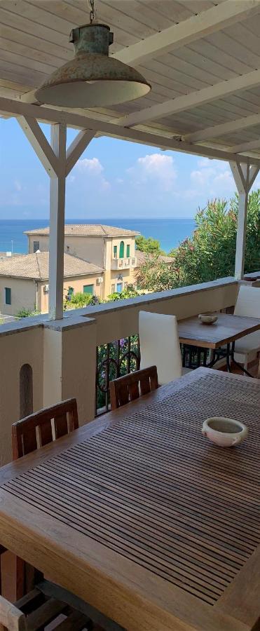 B&B Villa Delle Rondini ヴィボ・バレンティア・マリーナ エクステリア 写真