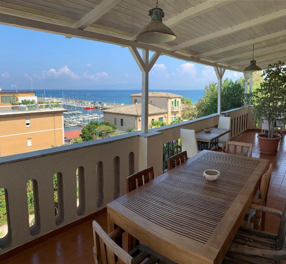 B&B Villa Delle Rondini ヴィボ・バレンティア・マリーナ エクステリア 写真
