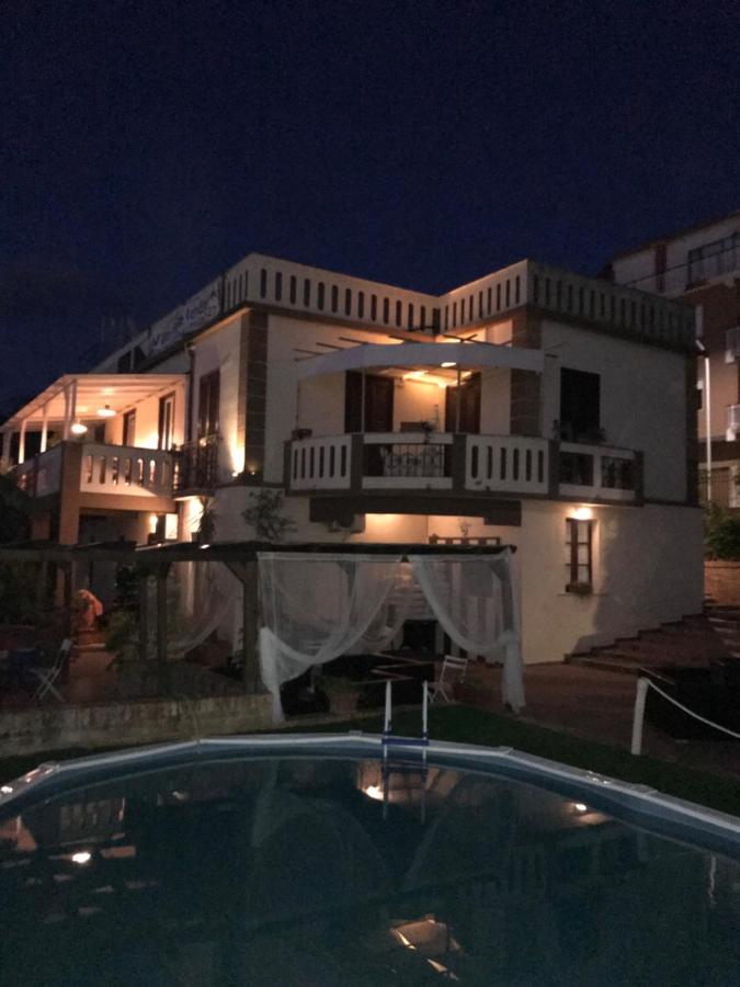 B&B Villa Delle Rondini ヴィボ・バレンティア・マリーナ エクステリア 写真