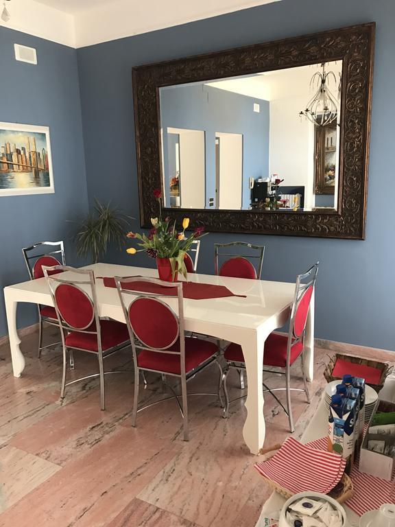 B&B Villa Delle Rondini ヴィボ・バレンティア・マリーナ エクステリア 写真