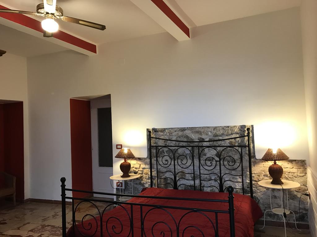 B&B Villa Delle Rondini ヴィボ・バレンティア・マリーナ エクステリア 写真
